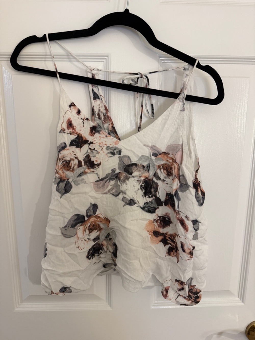 Moon River White Floral V-Neck Spaghetti Strap Camisole